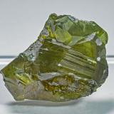 Esfalerita con Calcita<br />Mina de Áliva (Mina Las Mánforas), zona Minera Áliva, Camaleño, Comarca Liébana, Cantabria, España<br />4.2 × 3.1 × 1.9 cm<br /> (Autor: Jordi Fabre)
