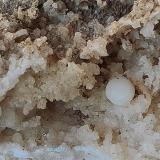 Aragonito<br />Pains, Minas Gerais, Brasil<br />4 x 3,1 x 3 cm<br /> (Autor: Anisio Claudio)