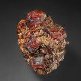 Spessartine, Pyrosmalite<br />Broken Hill, Yancowinna County, New South Wales, Australia<br />3.3 x 3.1 cm<br /> (Author: am mizunaka)