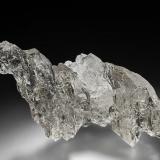 Quartz<br />Cavradi, Curnera Valley, Tujetsch (Tavetsch), Vorderrhein Valley, Grischun (Grisons; Graubünden), Switzerland<br />8.2 x 4.7 cm<br /> (Author: am mizunaka)