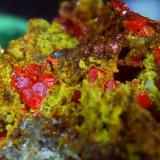 Wulfenite, PyromorphiteSortuz, Balkhash District, Karaganda Region, Kazakhstanca. 1 cm wide (Author: Volkmar Stingl)