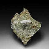 QuartzTate Boulevard Industrial Park, Hickory, Catawba County, North Carolina, USA3.6 x 3.0 cm (Author: am mizunaka)