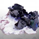 Azurita con MalaquitaMilpillas Mine, Cuitaca, Municipio Santa Cruz, Sonora, Mexico16 x 12 x 6.5 cm / Cristal principal: 5 cm. (Autor: Museo MIM)