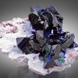 Azurita con MalaquitaMilpillas Mine, Cuitaca, Municipio Santa Cruz, Sonora, Mexico16 x 12 x 6.5 cm / Cristal principal: 5 cm. (Autor: Museo MIM)