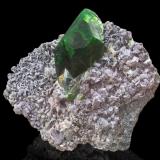 Titanite (variety chromium-bearing titanite) on Chromite with Clinochlore and CalciteSaranovskii Mine, Saranovskaya (Sarany), Gornozavodskii, Perm Krai, Ural, Russia11 x 6 x 9.5 cm / main crystal: 5.8 cm. (Author: MIM Museum)