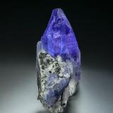 Zoisite (variety tanzanite), Calcite, Graphite<br />Merelani Hills, Lelatema Mountains, Simanjiro District, Manyara Region, Tanzania<br />4.6 x 1.9 cm<br /> (Author: am mizunaka)