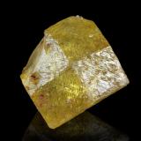 Londonita<br />Cantera Antsahanana, Valle Sahatany (Mt. Ibity), Distrito Antsirabe II, Región Vakinankaratra, Madagascar<br />4 x 3.5 x 3 cm<br /> (Autor: Museo MIM)