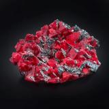 Rhodochrosite with Quartz, Fluorite and Tetrahedrite (Subgroup)Sweet Home Mine, Graham's pocket, Mount Bross, Alma District, Park County, Colorado, USA41 x 31 x 15 cm / main crystal: 10.5 cm. (Author: MIM Museum)