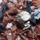 Calcopirita, dolomita, sideritaRegia Antigua Mine, Bellmunt del Priorat, Comarca Priorat, Tarragona, Catalonia / Catalunya, SpainCristal de calcopirita 0,3x0,3 cm (Autor: Frederic Varela)