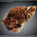 Spessartine and Smoky QuartzCatas Spessartina Wushan, Tongbei, Yunxiao, Prefectura Zhangzhou, Provincia Fujian, China12 cm x 10 cm x 6 cm (Author: silvia)