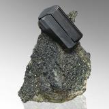 VesuvianitePalestra di Roccia, Monte Avi, Bellecombe, Châtillon, Valle de Aosta (Val d'Aosta), Italia5 x 3.5 x 7 cm / main crystal: 3.3 cm (Author: MIM Museum)