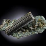 VesuvianiteBanchette, Bellecombe, Châtillon, Valle de Aosta (Val d'Aosta), Italia6 x 10 x 4 cm / main crystal: 6.7 cm. (Author: MIM Museum)