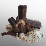 Bastnäsita-(Ce)Monte Zagi, Hameed Abad Kafoor Dheri, Peshawar, Jaiber Pastunjuá, Paquistán13 x 7 x 12 cm / main crystal: 5 cm. (Author: MIM Museum)