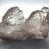 Quartz (variety smoky and gwindel)Monte Manihar, Distrito Kullu, Himachal Pradesh, India16 x 5 x 9 cm / main crystal: 9 cm. (Author: MIM Museum)