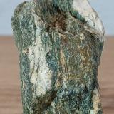 Anfibolita<br />Macizo ultramáfico (ultrabásico) de Herbeira-Complejo de Cabo Ortegal, Herbeira, Cariño, Comarca Ortegal, La Coruña / A Coruña, Galicia / Galiza, España<br />6x3x3 cm.<br /> (Autor: supertxango)