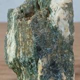 Anfibolita<br />Macizo ultramáfico (ultrabásico) de Herbeira-Complejo de Cabo Ortegal, Herbeira, Cariño, Comarca Ortegal, La Coruña / A Coruña, Galicia / Galiza, España<br />6x3x3 cm.<br /> (Autor: supertxango)