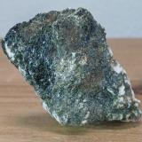 Anfibolita<br />Macizo ultramáfico (ultrabásico) de Herbeira-Complejo de Cabo Ortegal, Herbeira, Cariño, Comarca Ortegal, La Coruña / A Coruña, Galicia / Galiza, España<br />6x4x2 cm.<br /> (Autor: supertxango)