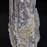 Andalucita con Moscovita<br />Paraje Los Torilejos, Hornachuelos, Comarca Valle Medio del Guadalquivir, Córdoba, Andalucía, España<br />11 × 4.5 × 5.5 cm<br /> (Autor: Jordi Fabre)