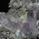 Cuarzo (variedad amatista)<br />Cerro de la Concordia, Piedra Parada (Las Vigas), Municipio Tatatila, Veracruz (Veracruz de Ignacio de la Llave), México<br />115x70x40 mm.<br /> (Autor: Luis Edmundo Sánchez Roja)