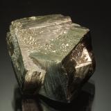 PyriteMina Wyoming, Gilman, Distrito Gilman, Condado Eagle, Colorado, USA3.5 x 3.2 x 2.6 cm (Author: Michael Shaw)