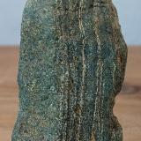 AnfibolitaMacizo ultramáfico (ultrabásico) de Herbeira-Complejo de Cabo Ortegal, Herbeira, Cariño, Comarca Ortegal, La Coruña / A Coruña, Galicia / Galiza, España3x8x2,5 cm. (Autor: supertxango)
