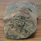 AnfibolitaMacizo ultramáfico (ultrabásico) de Herbeira-Complejo de Cabo Ortegal, Herbeira, Cariño, Comarca Ortegal, La Coruña / A Coruña, Galicia / Galiza, España6x8x2 cm. (Autor: supertxango)