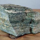 AnfibolitaMacizo ultramáfico (ultrabásico) de Herbeira-Complejo de Cabo Ortegal, Herbeira, Cariño, Comarca Ortegal, La Coruña / A Coruña, Galicia / Galiza, España10x5x4,5 cm. (Autor: supertxango)