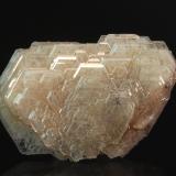 CatapleiiteCantera Poudrette, Mont Saint-Hilaire, La Vallée-du-Richelieu RCM, Montérégie, Québec, Canadá2.4 x 1.6 cm (Author: Michael Shaw)