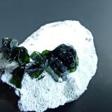 Volborthite, DickiteMina Milpillas, Cuitaca, Municipio Santa Cruz, Sonora, México43 x 27 mm x 18 mm (Author: Don Lum)