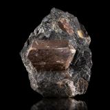 Lorenzenita<br />Monte Flora, Macizo Lovozero, Península Kola, Oblast Murmansk, Región del Norte, Rusia<br />7 x 7 x 6 cm / Cristal principal: 4.6 cm.<br /> (Autor: Museo MIM)