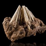 Elpidita<br />Mina Umbozero, Monte Alluaiv, Macizo Lovozero, Península Kola, Oblast Murmansk, Rusia<br />14 x 10 x 10 cm / Cristal principal: 8 cm.<br /> (Autor: Museo MIM)