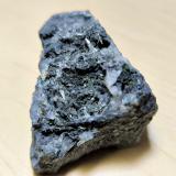 Anglesita, Galena, Fluorita<br />Pedrera Berta, Turó de Can Domènech, Serra de Roques Blanques, Sant Cugat del Vallès-El Papiol, Comarca Vallès Occidental / Baix Llobregat, Barcelona, Cataluña / Catalunya, España<br />63 mm x 45 mm Cristal mayor: 8 mm Masa: 176 g<br /> (Autor: Carles Millan)