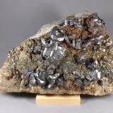 Bournonita<br />Mina Machacamarca, Machacamarca, Distrito Machacamarca, Provincia Cornelio Saavedra, Departamento Potosí, Bolivia<br />25,5 x 15 x 9,8 cm.<br /> (Autor: J. G. Alcolea)