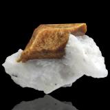 NorbergitaCantera Lime Crest, Sparta, Condado Sussex, New Jersey, USA5 x 3.5 x 2.5 cm / Cristal principal: 3.3 cm. (Autor: Museo MIM)