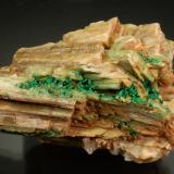 Grossular on DiopsideMina Orford Nickel, St-Denis-de-Brompton, Le Val-Saint-François RCM, Estrie, Québec, Canadá5.1 x 3.6 x 3.2 cm (Author: Michael Shaw)