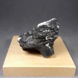 Arsénico con DiscrasitaSt. Andreasberg, Zona minera St. Andreasberg, Distrito Goslar, Harz, Baja Sajonia/Niedersachsen, Alemania6 x 4 x 3,1 cm. (Autor: J. G. Alcolea)