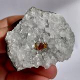 Sphalerite, calciteCantera Burgberg (Cantera Trautvetter), Distrito Marburg-Biedenkopf, Región Gießen, Hesse/Hessen, AlemaniaSpecimen size 5 x 4,5 cm, largest sphalerite 5 mm (Author: Tobi)