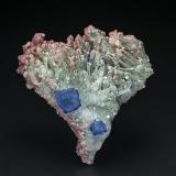 Fluorite, Quartz, RhodochrositeMina Wutong, Liubao, Cangwu, Prefectura Wuzhou, Región Autónoma Guangxi Zhuang, China10.2 x 9.7 cm (Author: am mizunaka)