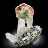 Fluorita con Cuarzo<br />Mina Goand, Valle Shigar, Distrito Shigar, Gilgit-Baltistan (Áreas del Norte), Paquistán<br />18 x 18 x 18.5 cm / Cristal principal: 10.7 cm.<br /> (Autor: Museo MIM)