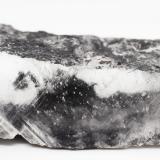 Proustita incluida en YesoMina La Platosa, Bermejillo, Municipio Mapimí, Durango, México115x20x23 mm. (Autor: Luis Edmundo Sánchez Roja)