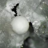 Dresserita<br />Cantera Francon, Montréal, Distrito St. Michel, Condado Jacques Cartier, Québec, Canadá<br />Esfera de 1 mm.<br /> (Autor: Antonio P. López)