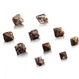 ZirconMonte Vavnbed, Macizo Lovozero, Península Kola, Murmanskaja Oblast, Región del Norte, RusiaMain crystal: 3.7 cm. (Author: MIM Museum)