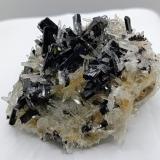 Hübnerita y Cuarzo (variedad hialino)<br />Zona minera Mundo Nuevo, Mundo Nuevo, Huamachuco, Provincia Sánchez Carrión, Departamento La Libertad, Perú<br /><br /> (Autor: AntonioJesus)