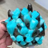 Microcline, QuartzZona Crystal Peak, Condado Teller, Colorado, USA85 mm x 76 mm. Main microcline crystal: 22 mm. Main quartz crystal: 23 mm. Mass: 256 g. (Author: Carles Millan)