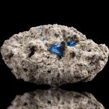 HaüyneCanteras In den Dellen, Niedermendig, Mendig, Distrito Mayen-Koblenz, Eifel, Renania-Palatinado/Rheinland-Pfalz, Alemania4.5 x 4 x 7.5 cm / main crystal: 1.5 cm. (Author: MIM Museum)