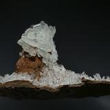 Calcite, HemimorphiteMina Ojuela, Mapimí, Municipio Mapimí, Durango, México12.0 x 6.5 cm (Author: am mizunaka)