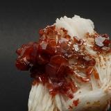 Vanadinite and BaryteCoud'a, distrito minero Mibladen, Mibladen, Midelt, Provincia Midelt, Región Drâa-Tafilalet, Marruecos4,2 x 3, 2 x 3 cm (Author: DanovskiM)