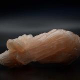 Stilbite-CaSavda, Sawade Pr Chandsar, Distrito Jalgaon, División Nashik, Maharashtra, India5.5 cm x 3.0 cm x 2.2 cm (Author: DanovskiM)