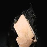 Microclina y Cuarzo.<br />Pedrera Mas Sever, Massabè (Mas Ceber), Sils, Comarca La Selva, Gerona / Girona, Cataluña / Catalunya, España<br />75x45 mm.<br /> (Autor: Jesus Franquesa Baucells)