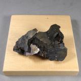 Enargita<br />Mina Quiruvilca (Mina La Libertad), Distrito Quiruvilca, Provincia Santiago de Chuco, Departamento La Libertad, Perú<br />5,7 x 4,1 x 2,1 cm.  78 g.<br /> (Autor: J. G. Alcolea)